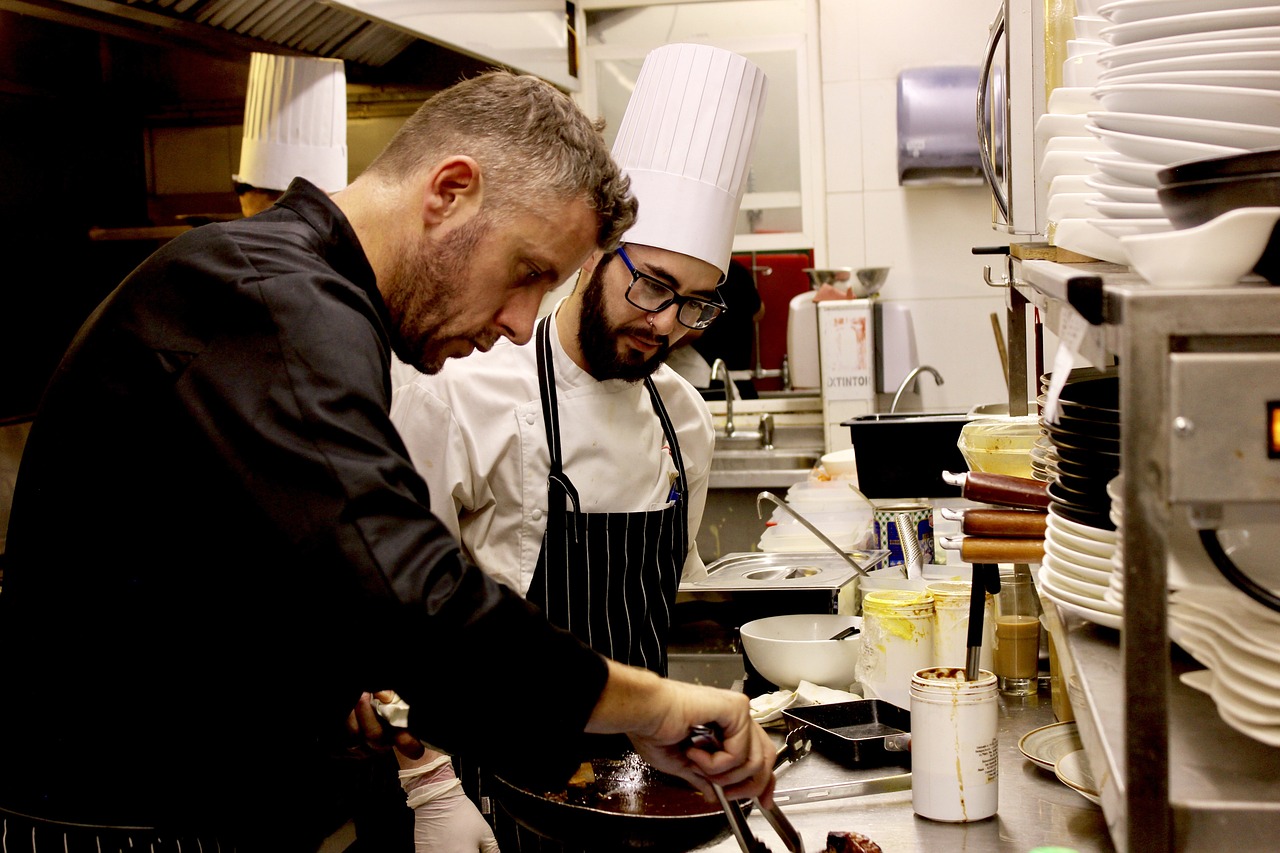Le Choix du Couvre-Chef en Cuisine : Entre Tradition, Confort et Style