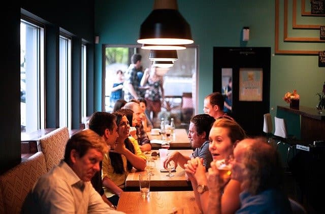 Les professionnels de la restauration peuvent retirer le masque avec le pass sanitaire 